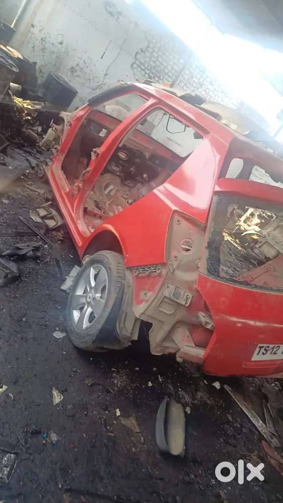 Scrap cars buyer damaged vehicles