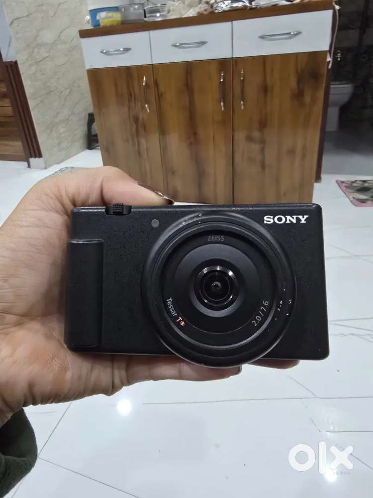 Sony Digitial camera ZV -1F with shooting grip