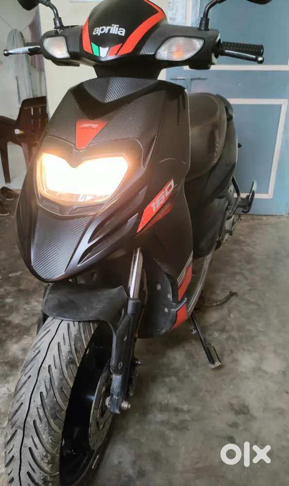 Aprilia Sr150 carbon Black