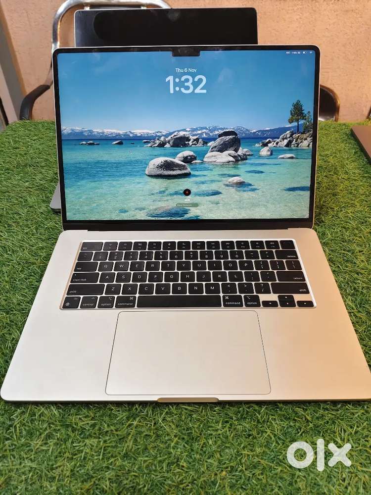Apple macbook pro touch bar laptop/49900