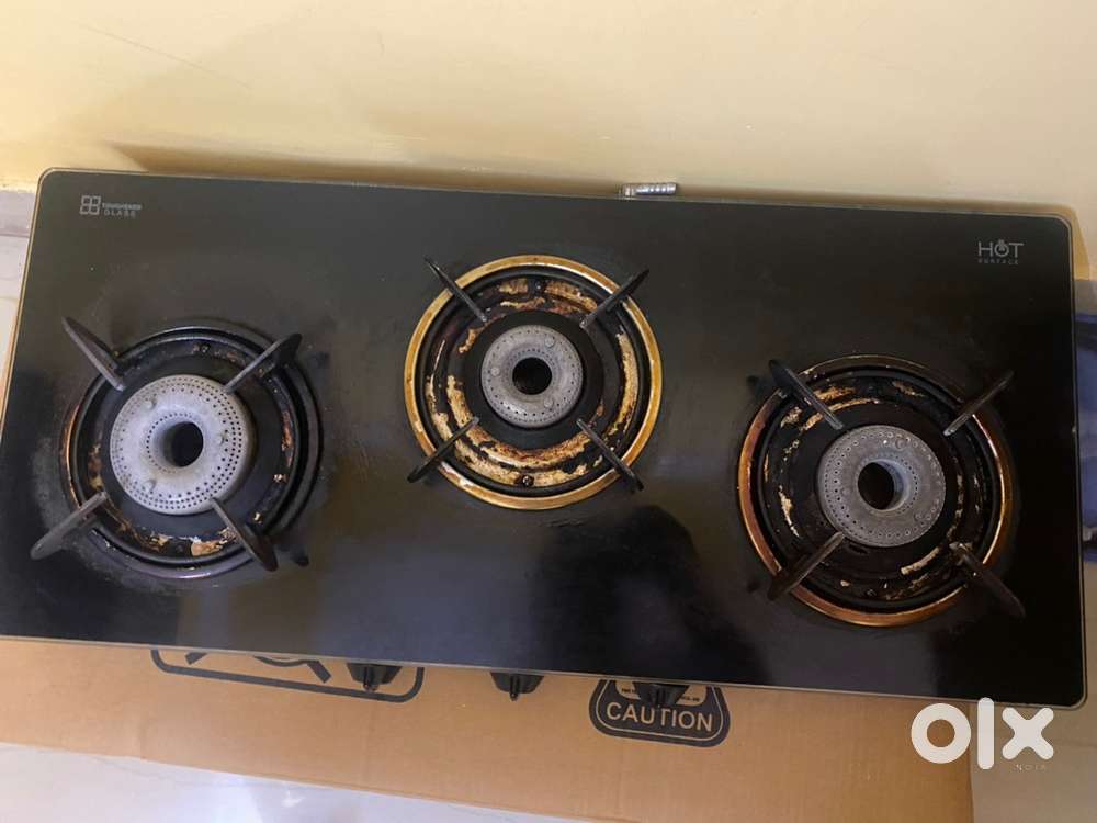 Gas stove glen ka hai 3 burner.