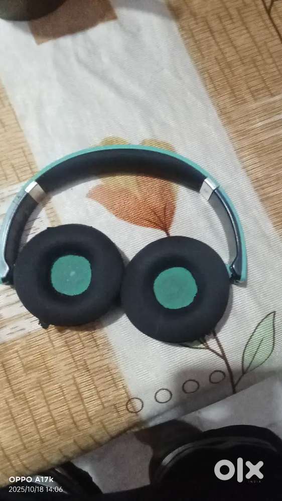 Selling  headphones of boat