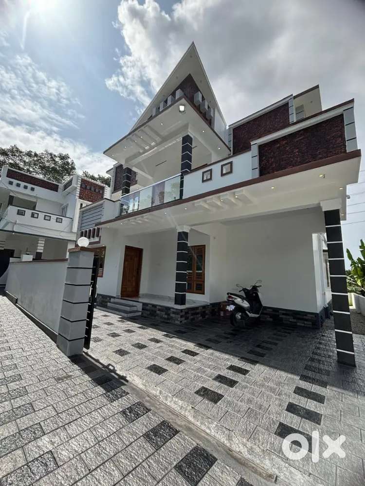 4 bhk @ KATTAIKONAM POTHENCODE  KAZHAKKUTTAM