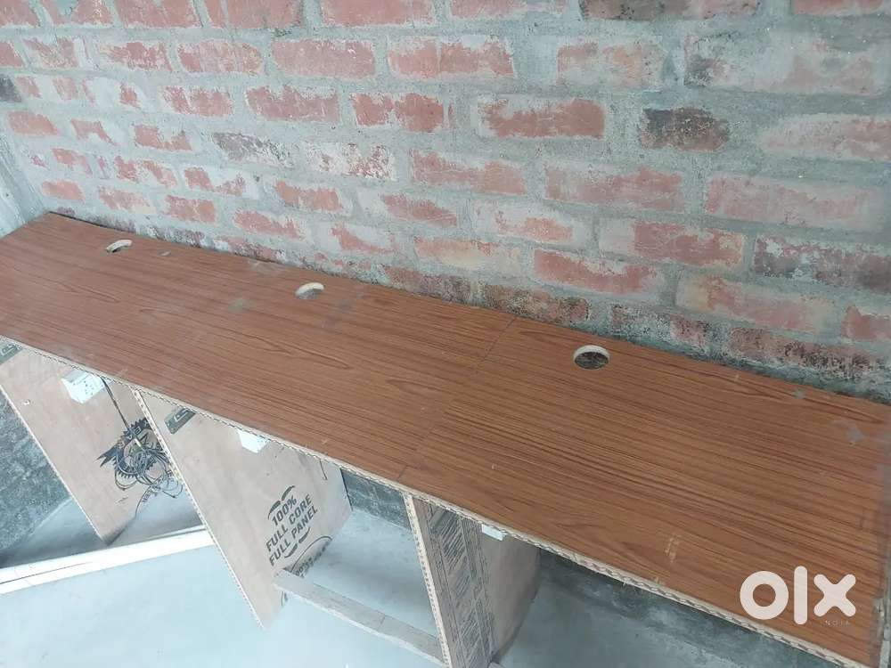 Computer table