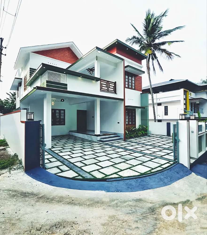 6 CENT 4 BHK REDBRICK EAST FACING KARIYAVATTAM CHENKOTTUKONAM