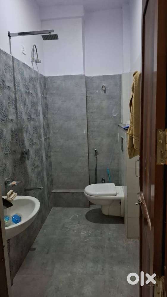 2bhk house rent in vikrant khand 1