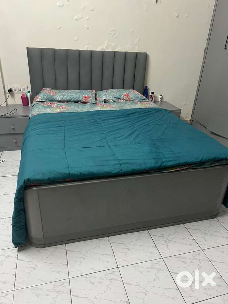 Queen size bed