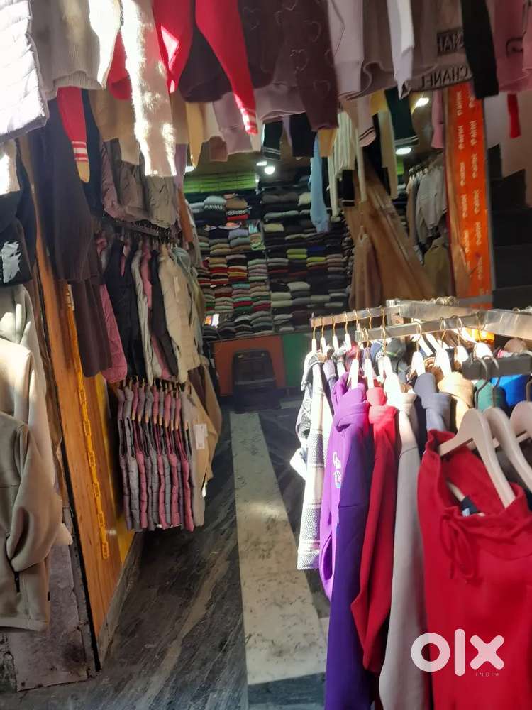 Urgent salesperson for shop