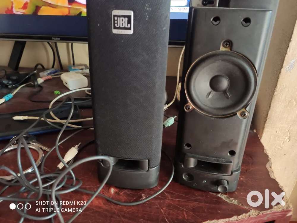 JBL computer speakers with 12 adapter it's good