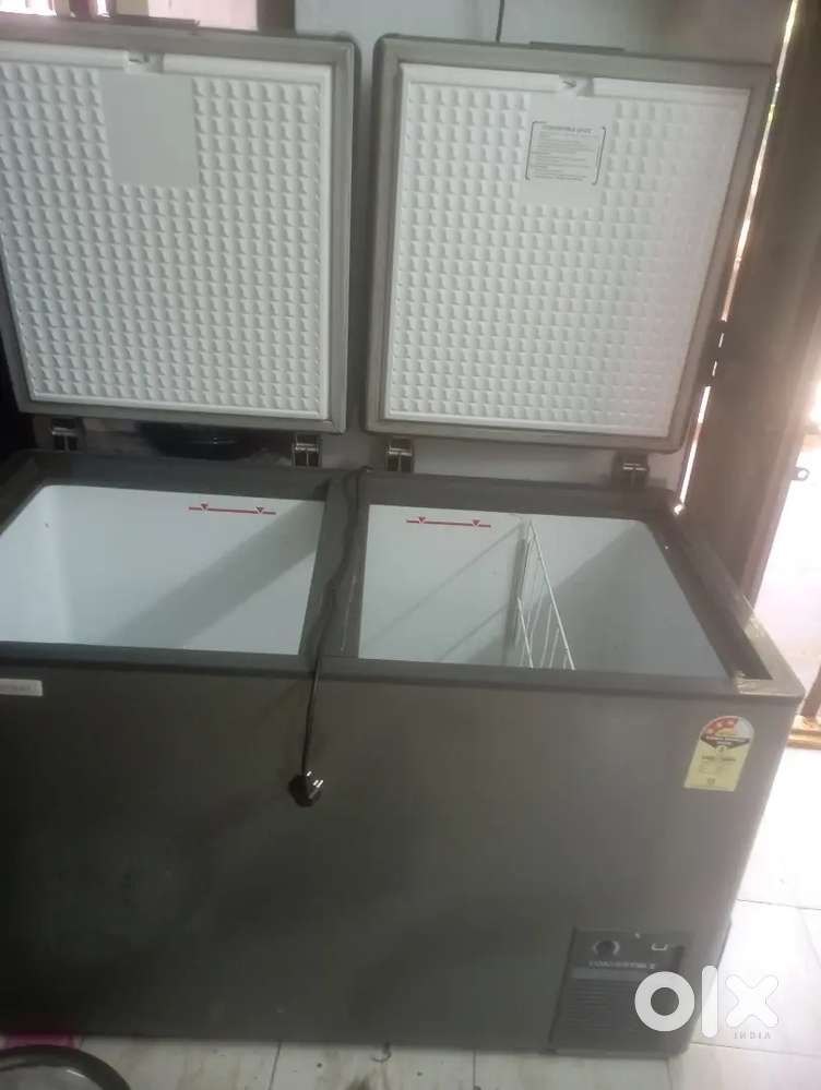 Deep frezar very less used very low cost money urgent