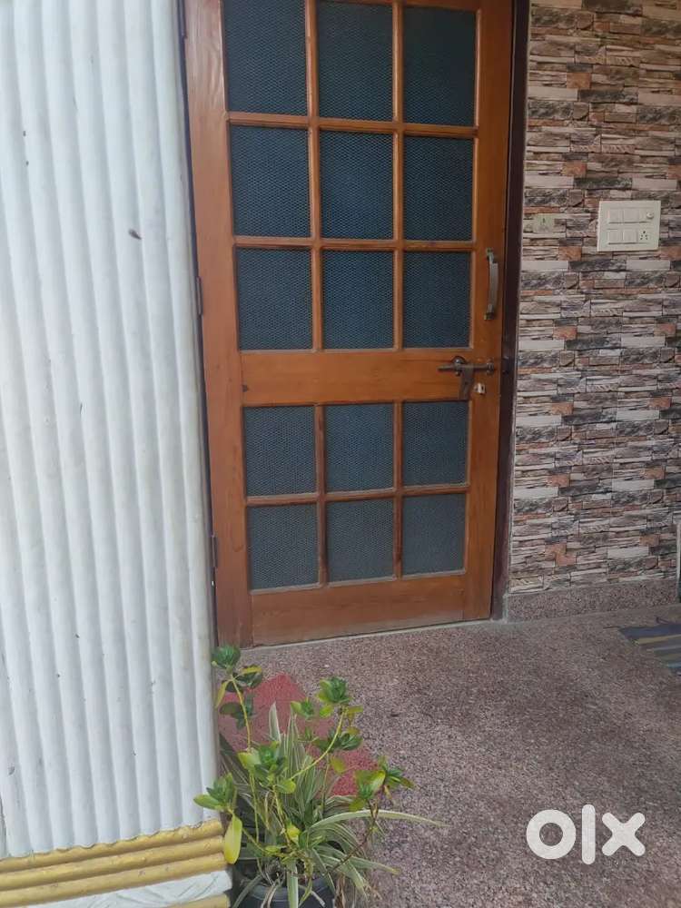 MAIN ROAD LOCATION ROOM FOR RENT