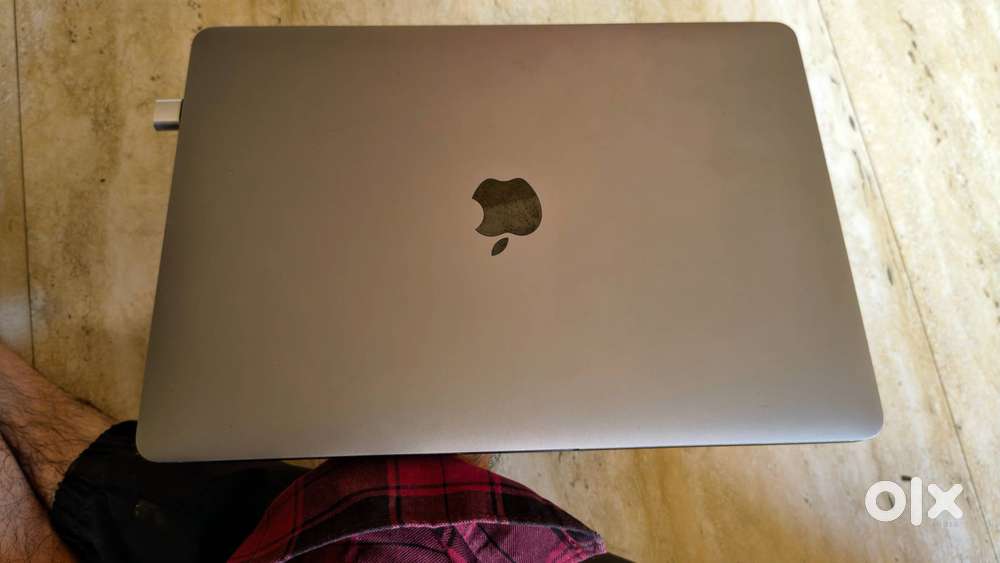 MacBook Pro (13inch, 2016, Four Thunderbolt 3 Ports) with touchbar