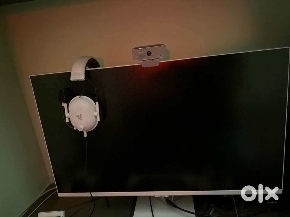 32 inch smart TV monitor