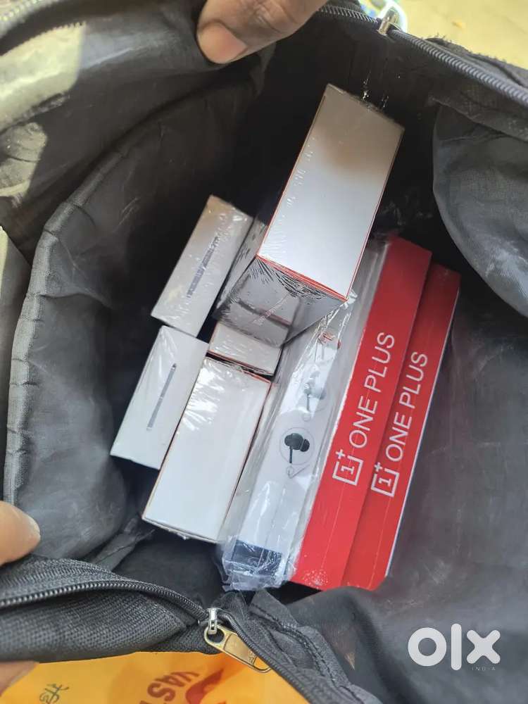 Airbirds lene ke liye contact Karen