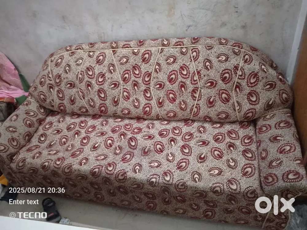 Fresh condition sofa set 3 pees 5 seater