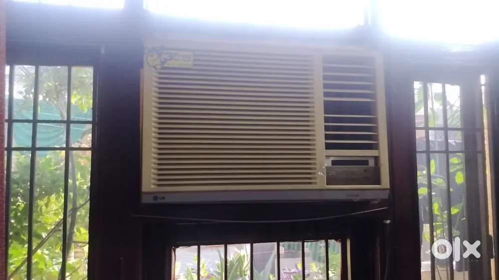 Window AC LG very good condition 11000 rs