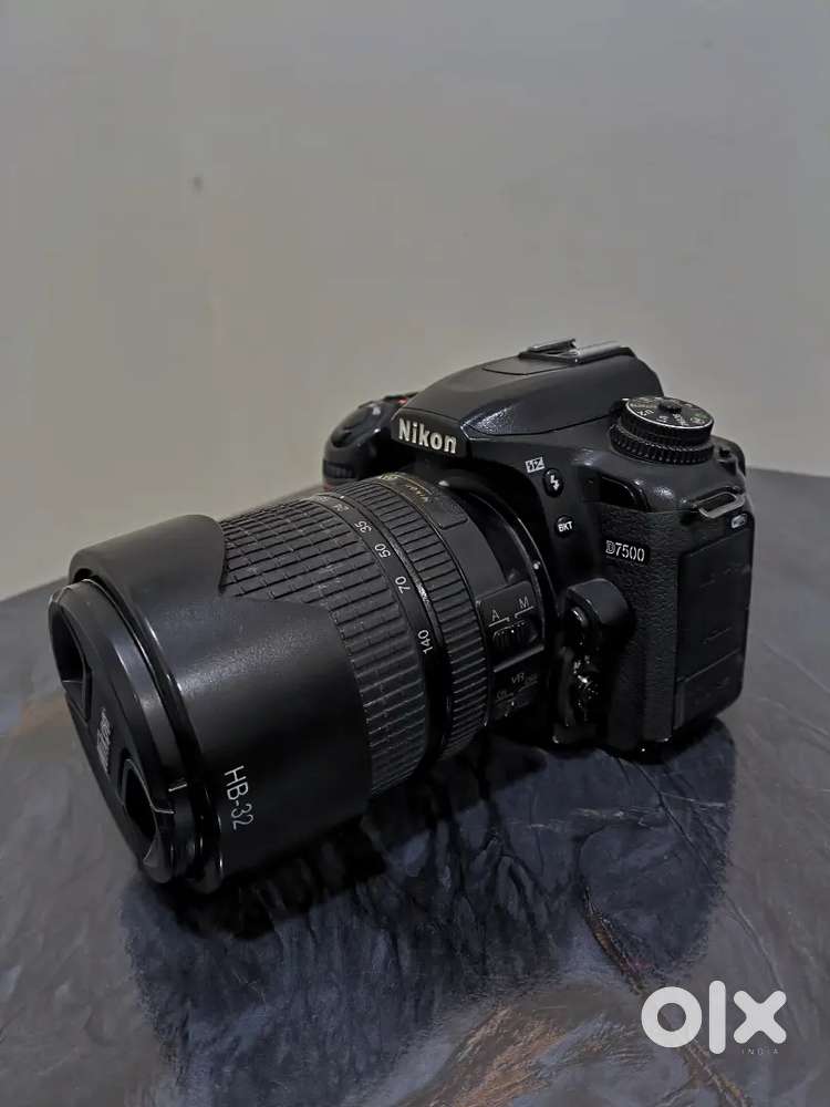 Nikon 7500D