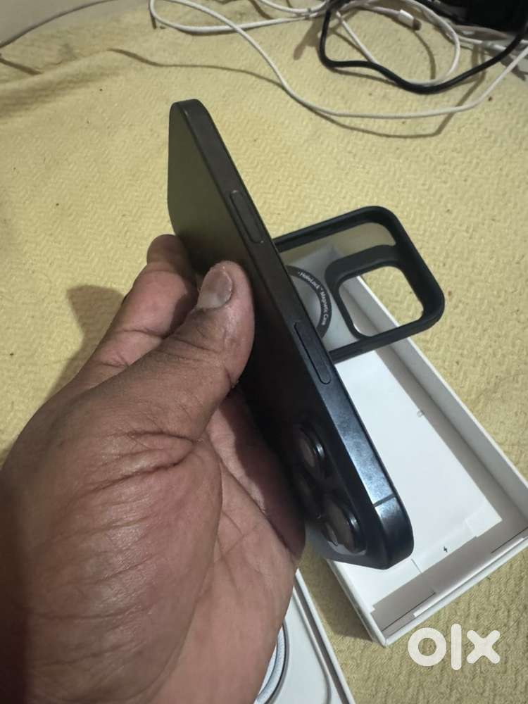 16 pro 256 gb black color