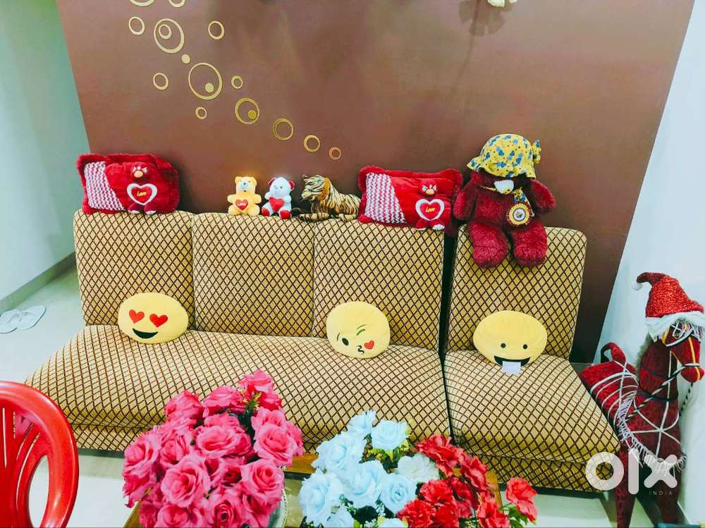 Sofa set 4 seater/Queen size Bed/ Shelf wardrobe/Tv table for Resale