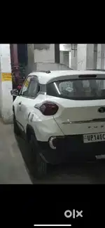 It has all accessories which is taken from Tata showroom