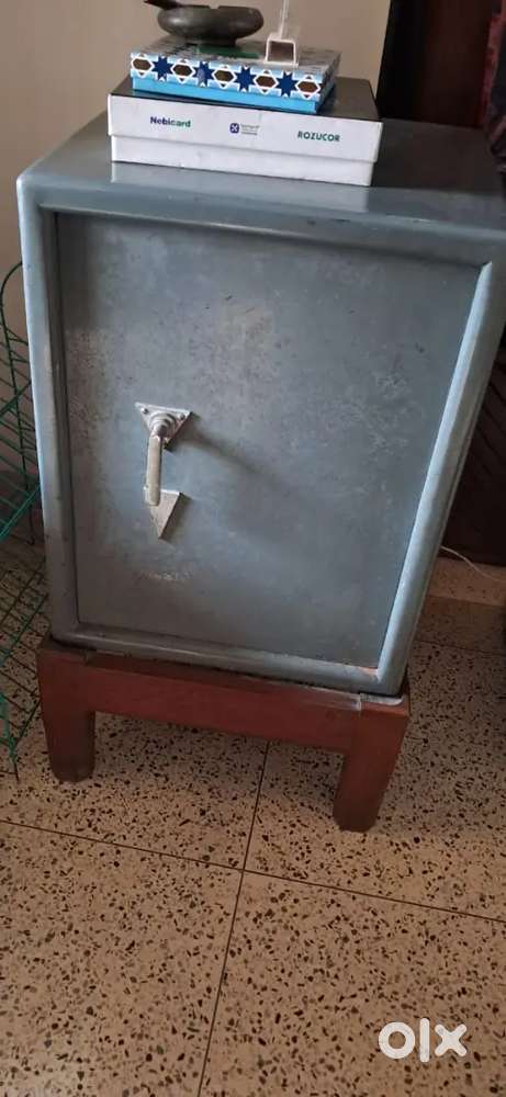 Heavy safe locker