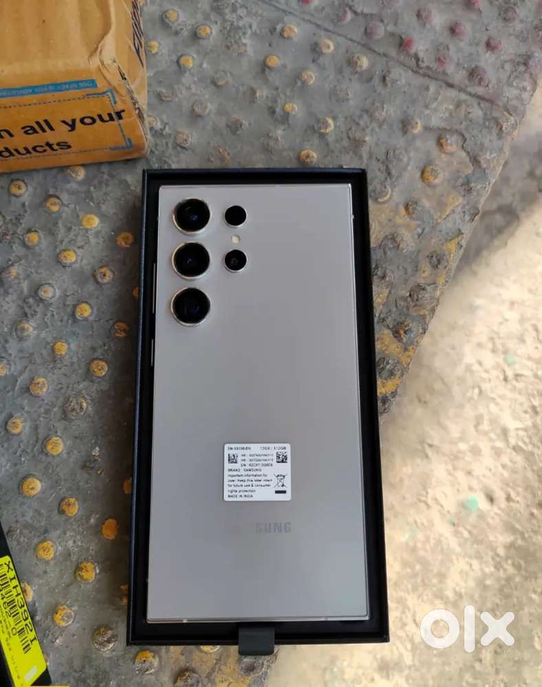 Samsung galaxy s 24 ultra top condition without scratches