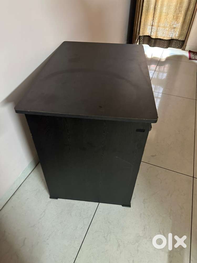 Computer desk