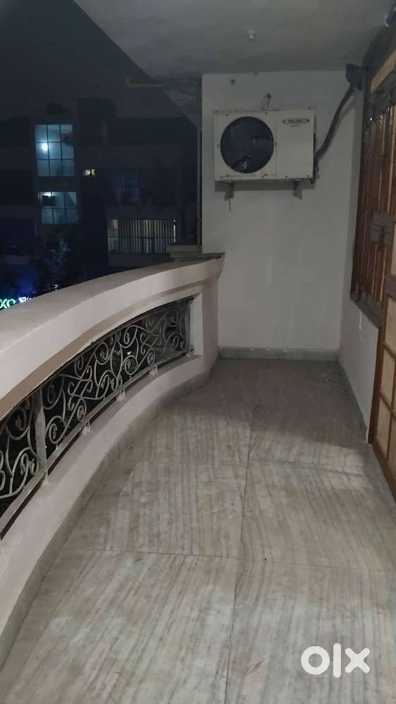 पटेल नगर स्थित वैष्णव अपार्टमेंट में 3 बीएचके फ्लैट विक्रय हेतु