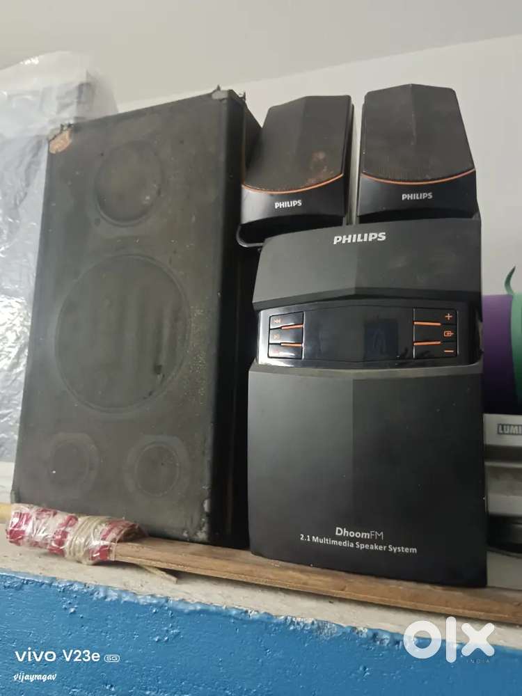 Home theatre and . LGTv. Flat 1200. speaker table Hot Box grinder