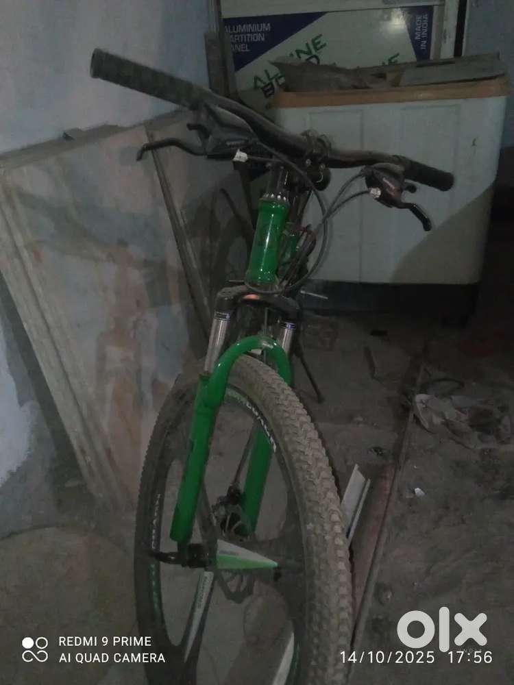 This is folding cycle and disc brake other Air suspension