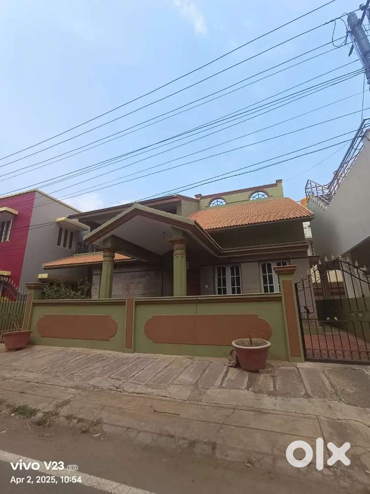 40.60. 5BHK INDEPENDENT EAST KUVEMPUNAGAR ALL AREAS AVAILABLE