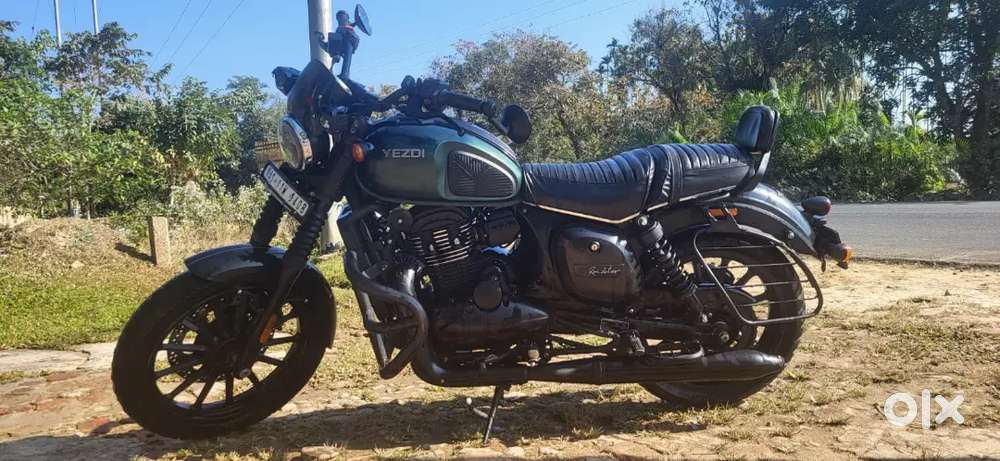 Yezdi Roadster 350 Bike