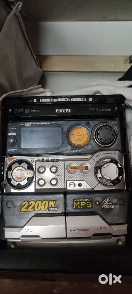 Philips speakers with 2 woofer 2 speakers