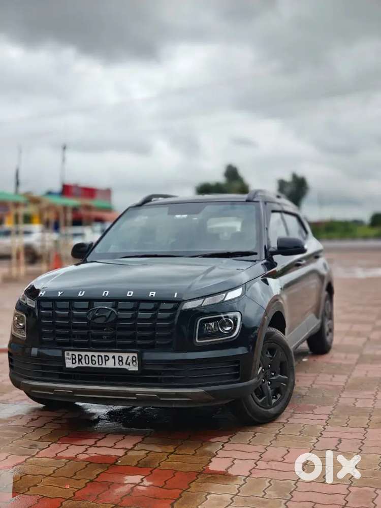 Hyundai Venue 2024 Petrol 14000 Km Driven