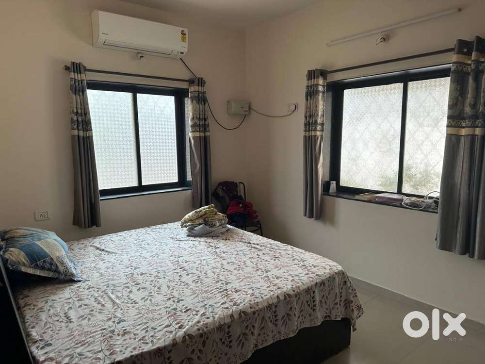 2 BHK - 5 Year old building