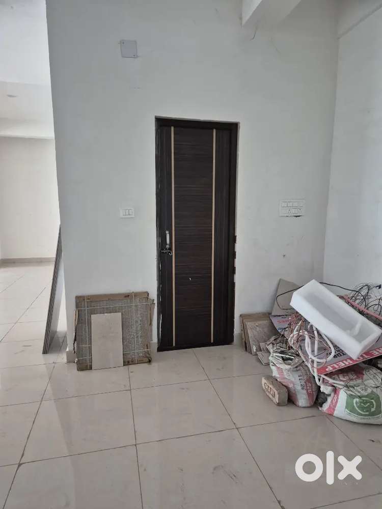 1450sq.ft showroom space 1sth floor available for rent at Harmu road