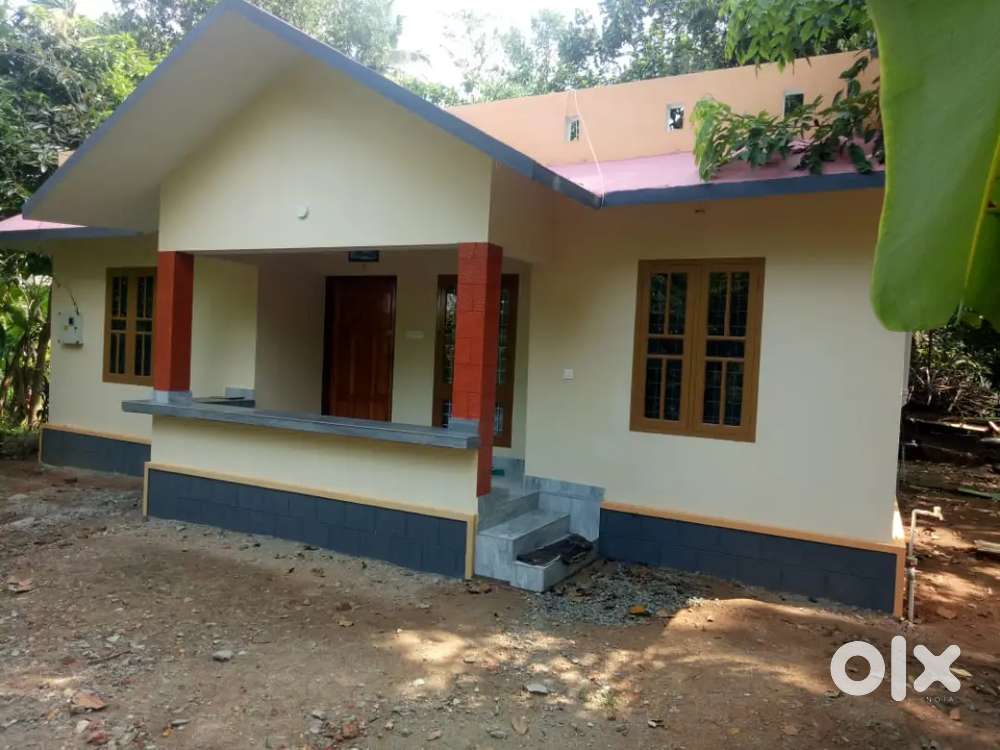 5yr old house,7cent for sale,near podiyadi