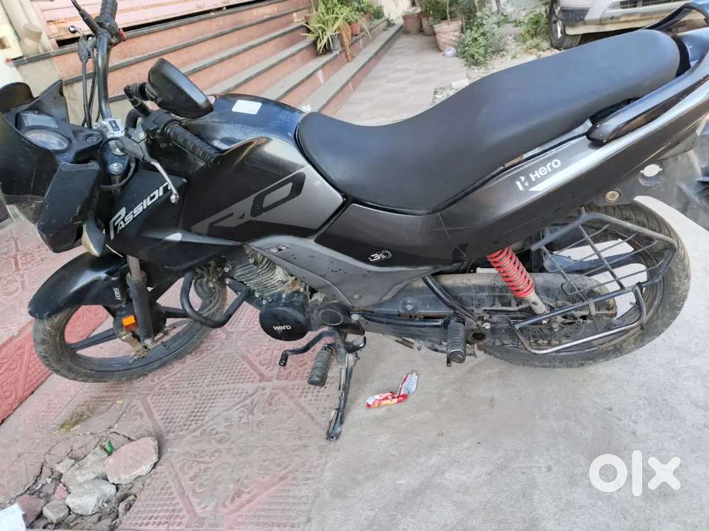 Passion pro i3s front meter kharab hai 2nd owner tank pe scratch hai