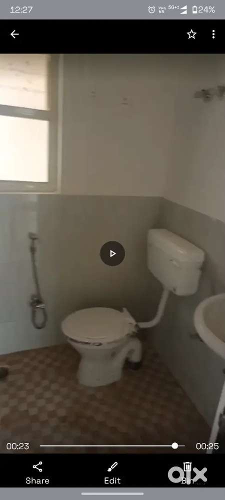 Independent flat hai 1 Roommate ki jrurt hai rent 2250 hai