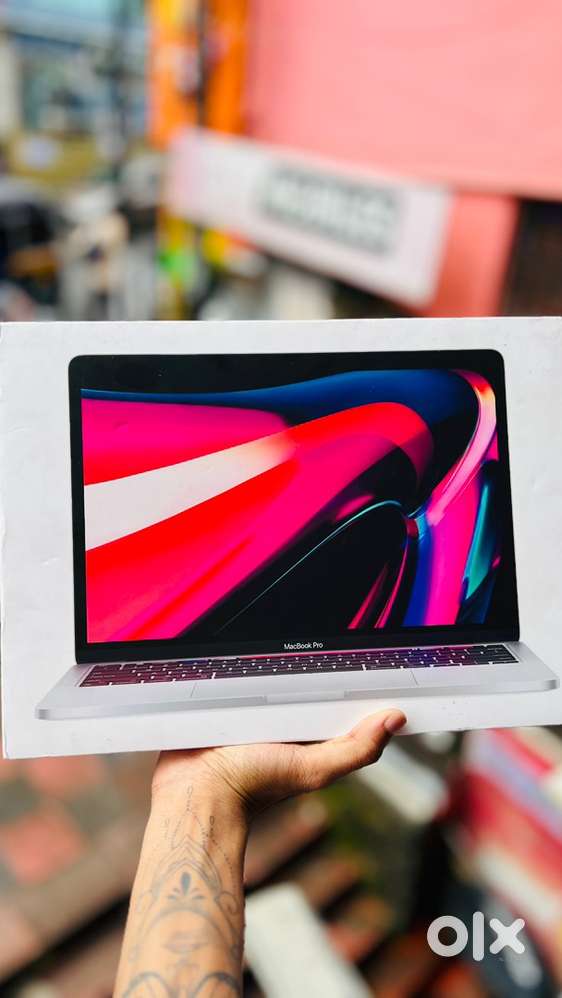 Macbook pro 13-inch ( M2 ) 8/256 GB 88% Bh Brand new Condition Box pie