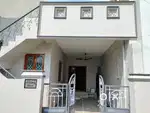 Individual house at the heart of city