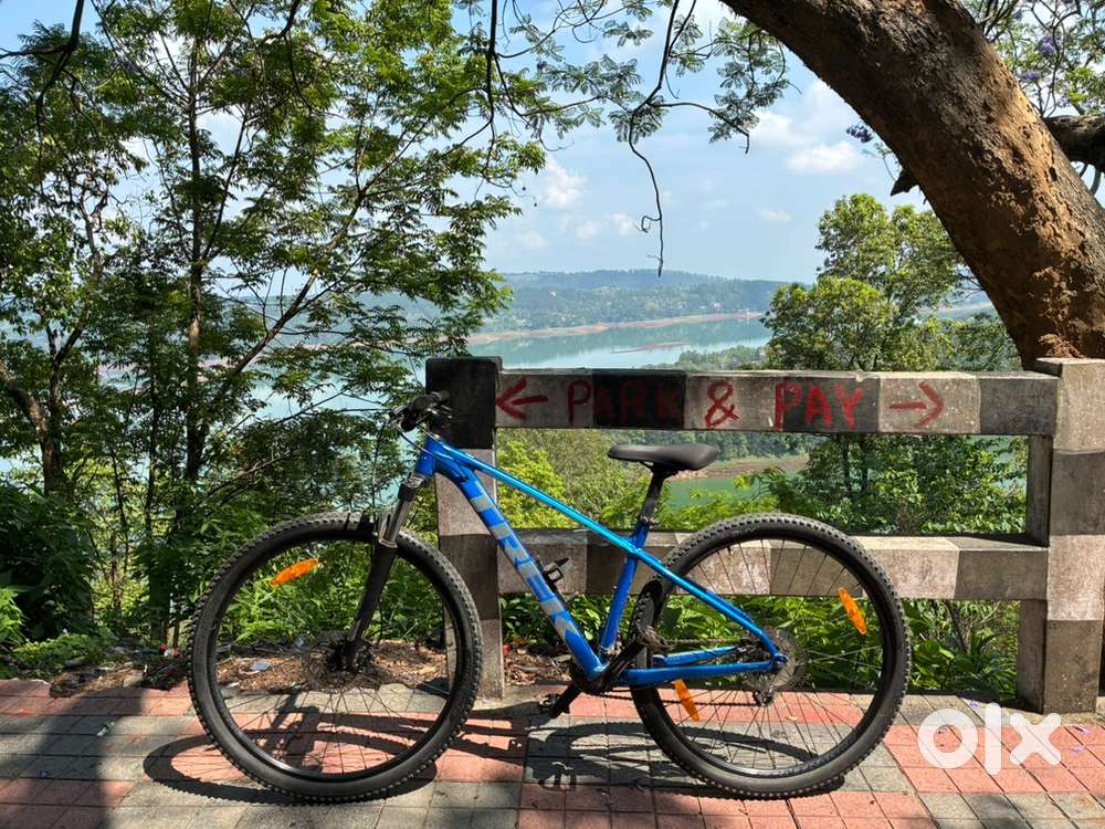 Trek Marlin 6 plus Bell helmet