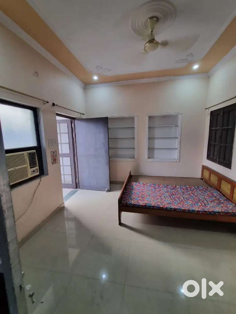 Fully independent 2 room near munshipulia indiranagar
