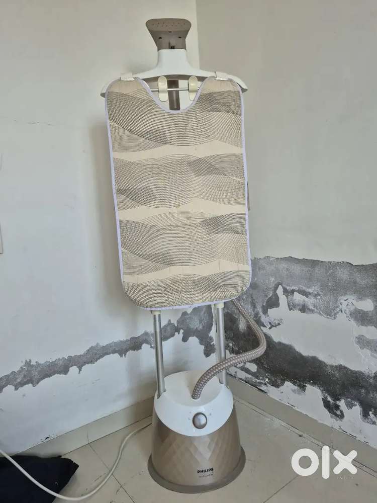 Philips GC523/60 1600 W Garment Steamer (Gold, Water)