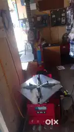 Tyre changer machine
