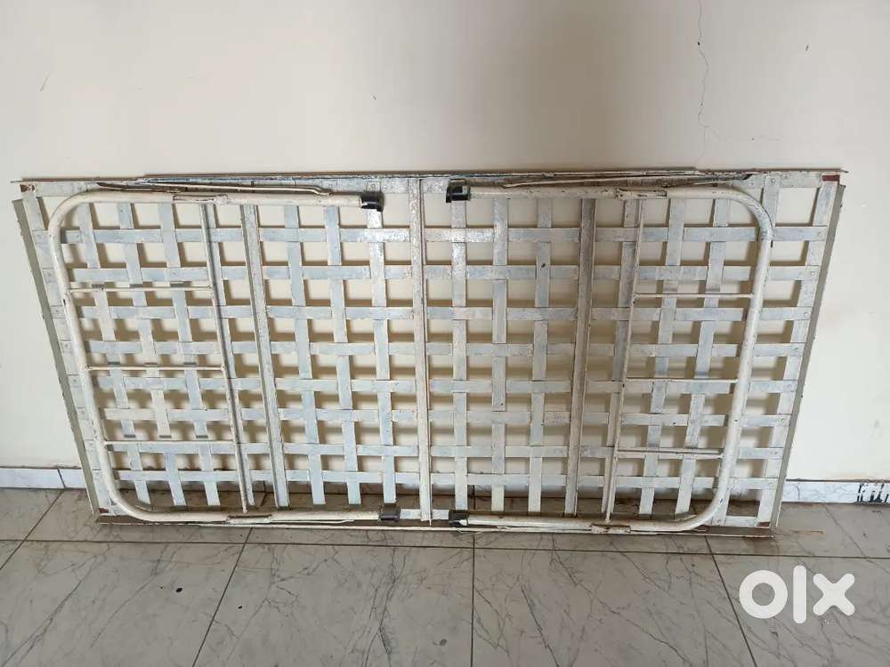 Folding bed