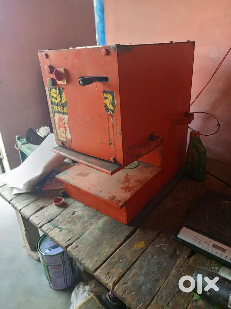 चप्पल बनाने की मशीन