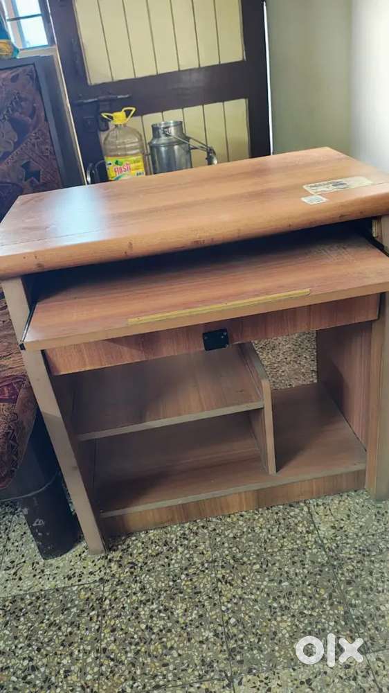 Study table/ computer table