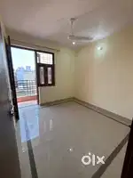 2BHK Independent Flat for Rent–Vipin Garden Extension 4th Floor ₹10000