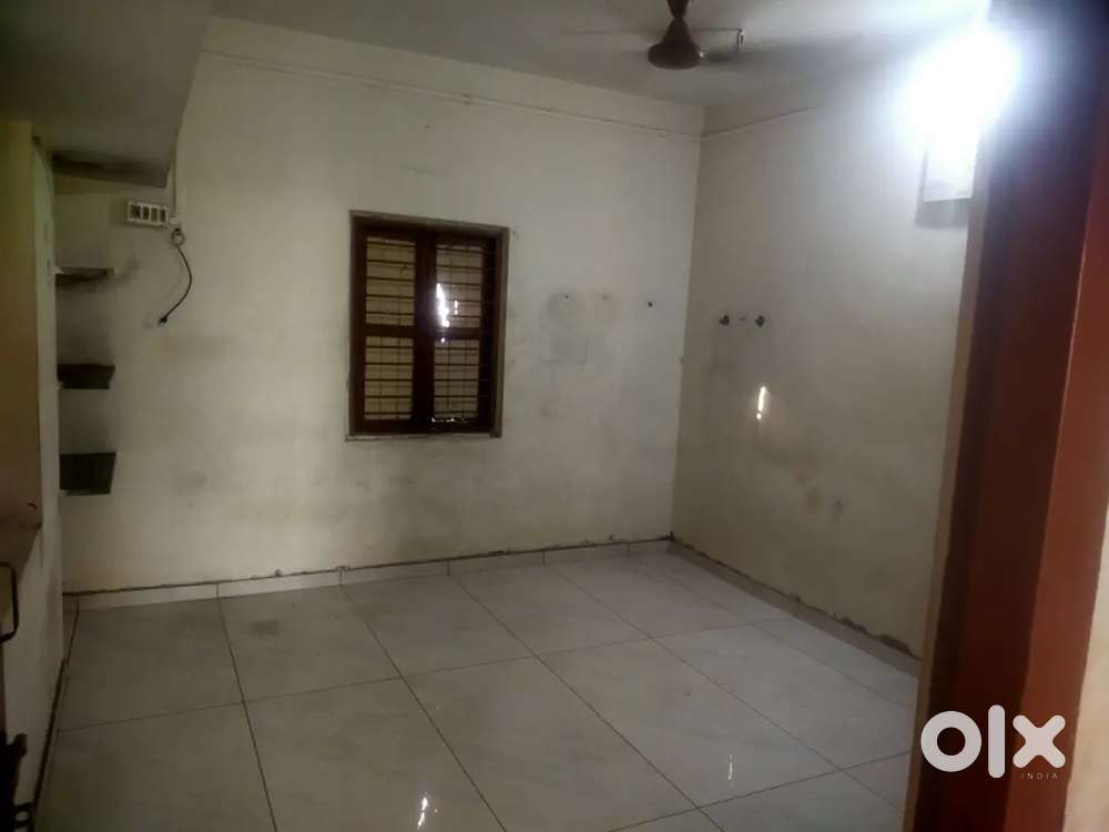 Gotri Road - 1 BHK Flat for Bachelors Male
